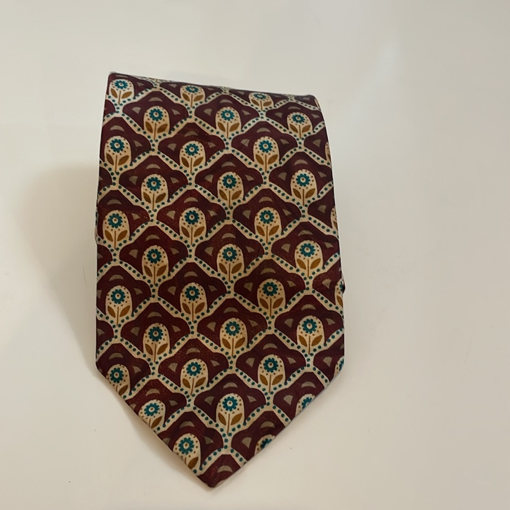 Christian Dior men’s necktie in excellent shape.